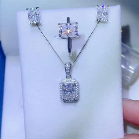 Au750 Ring Pendant Necklace Earrings Shaped Reddean Cut Mulberry Stone 3 Piece Set