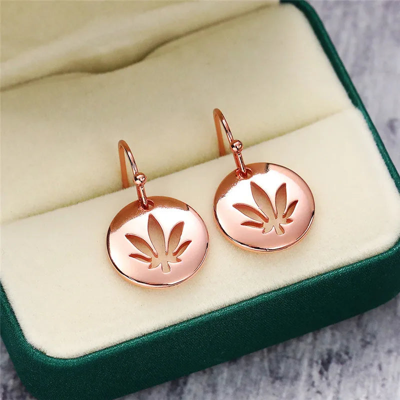Handmade Classic Brass Retro Simple Unisex Hoop Earrings Hollow Maple Leaf Pendant Rose Gold Plated Ear Hook Fashion Accessory