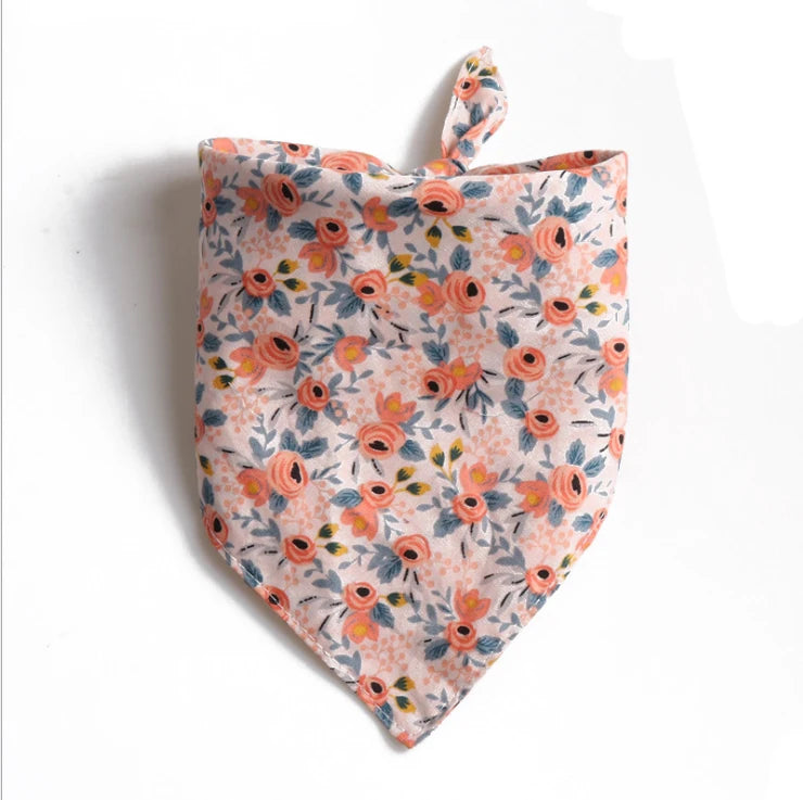 2021 New Wholesale Flowers Pattern Pet Bandanas Saliva Towel Dog Triangle Scarf
