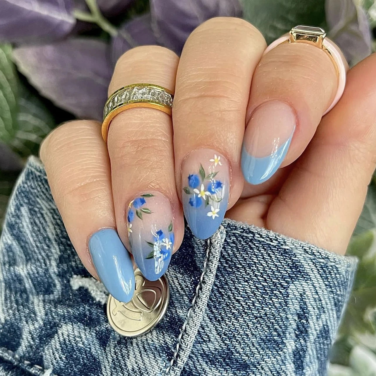 24 Pcs French Blue Gradient Fresh Flowers Short Almond Art Acrylic Press on Nails Artificial Fingernails False Nails 3610