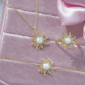 Hot Selling Opal Sunflower Pendant Necklace Retro Light Luxury Style Star Flower Bracelet Ring Earrings Set Fashion Opal Jewelry
