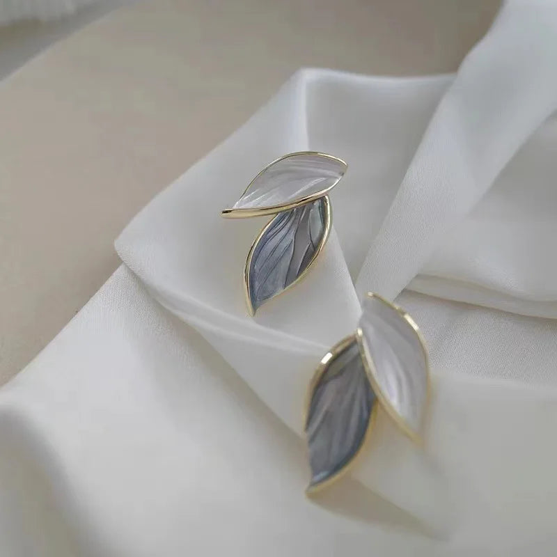 Korean Arrival Metal Trendy Fresh Lovely Sweet Grey Leaf Stud Earrings for Women Fashion Water Droplets Heart Jewelry Girl Gift