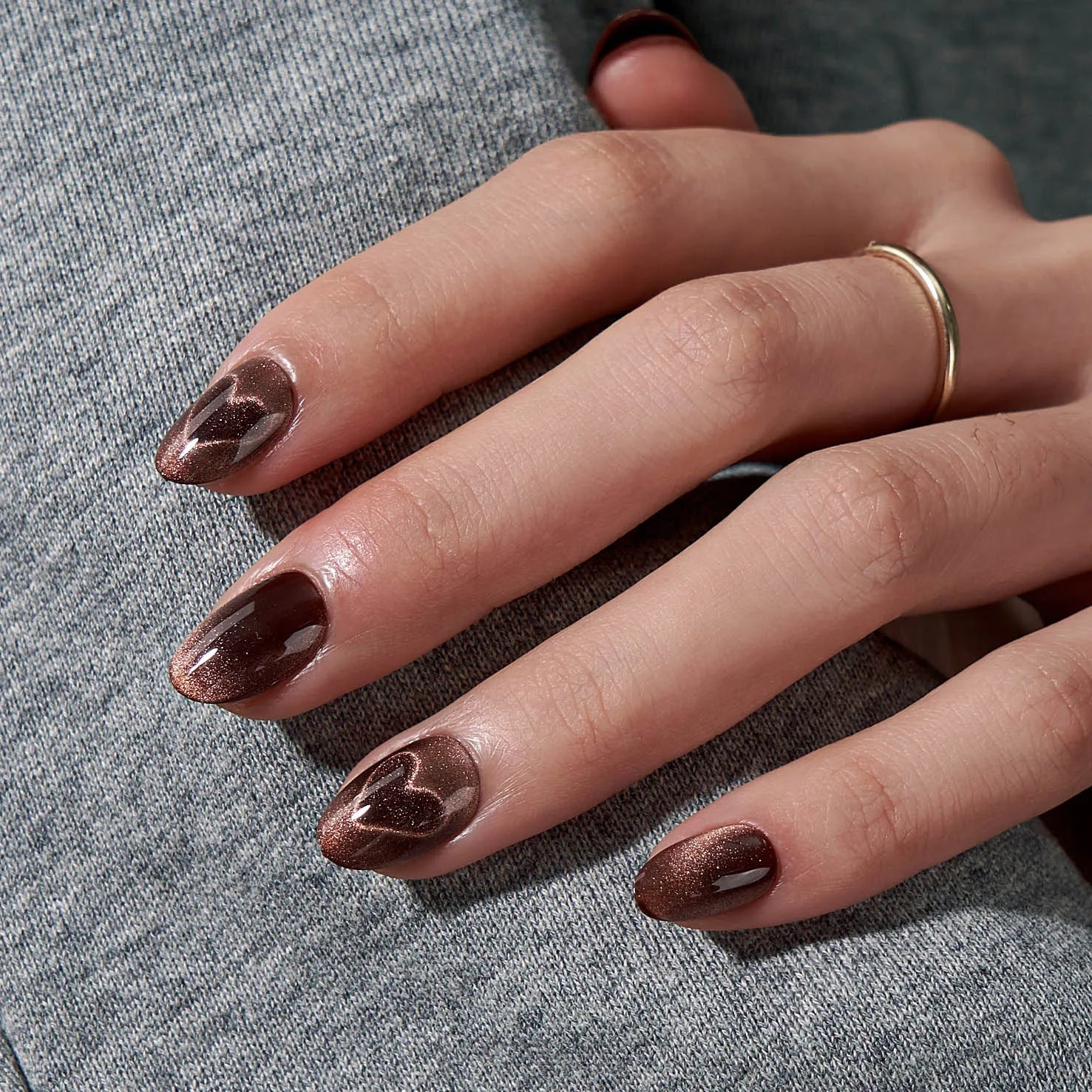 BTArtbox Luxury False Fake Nails Suppliers Wholesale Short Oval Soft Gel Glitter Heart Cat Eye Brown Press on Nails With Glue