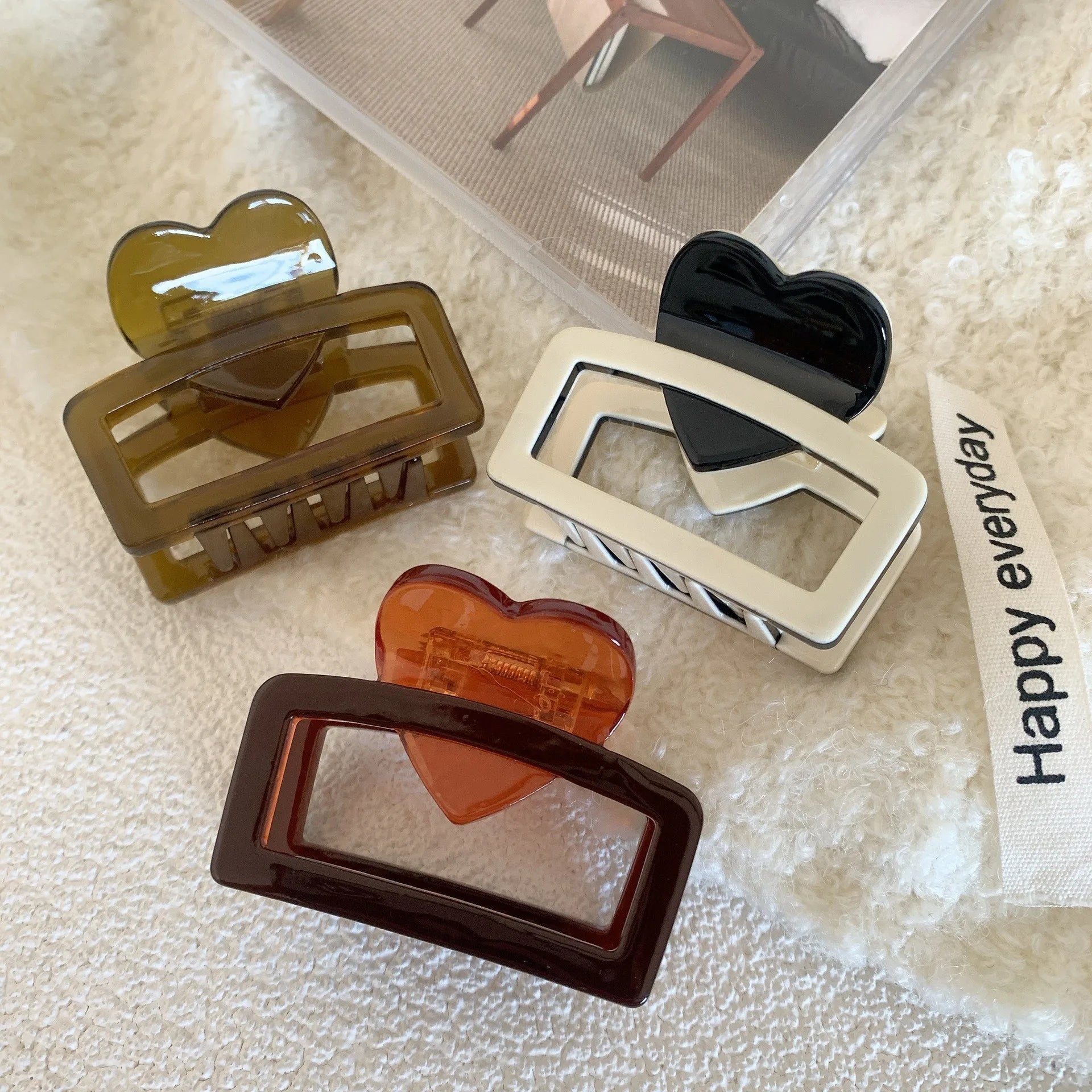 YHJ New Design Small Size Hair Clips Sweet Girl Hair Claw Clips Heart Shape Acetate Hair Claw Clips for Women