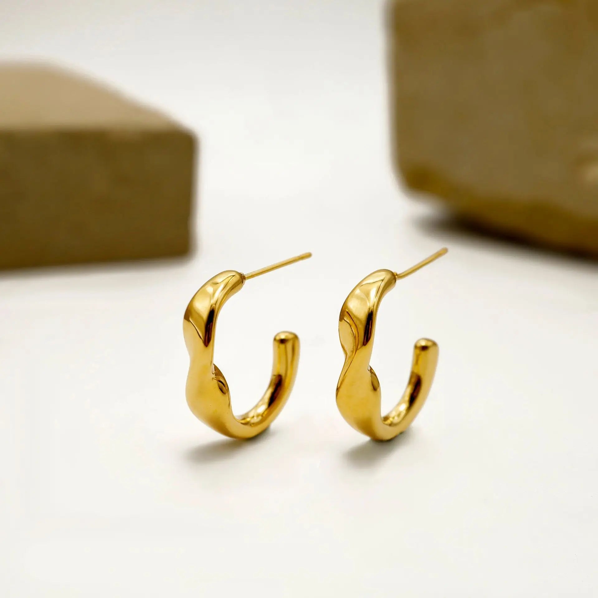 Luxury Hot Selling 18K Gold Plated Jewelry Stud Earrings C-Shape Fashion Jewelry Earrings for Women