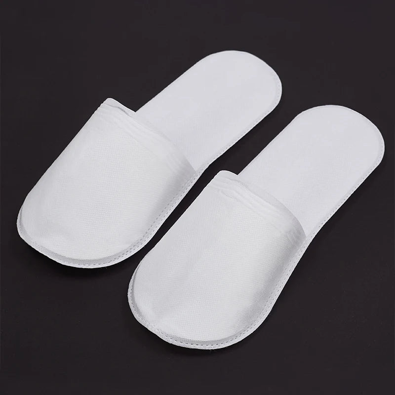 Factory Direct Eco-Friendly Machine Made Disposable Hotel Amenities Comfortable Black and White Non-Woven Sole Slippers