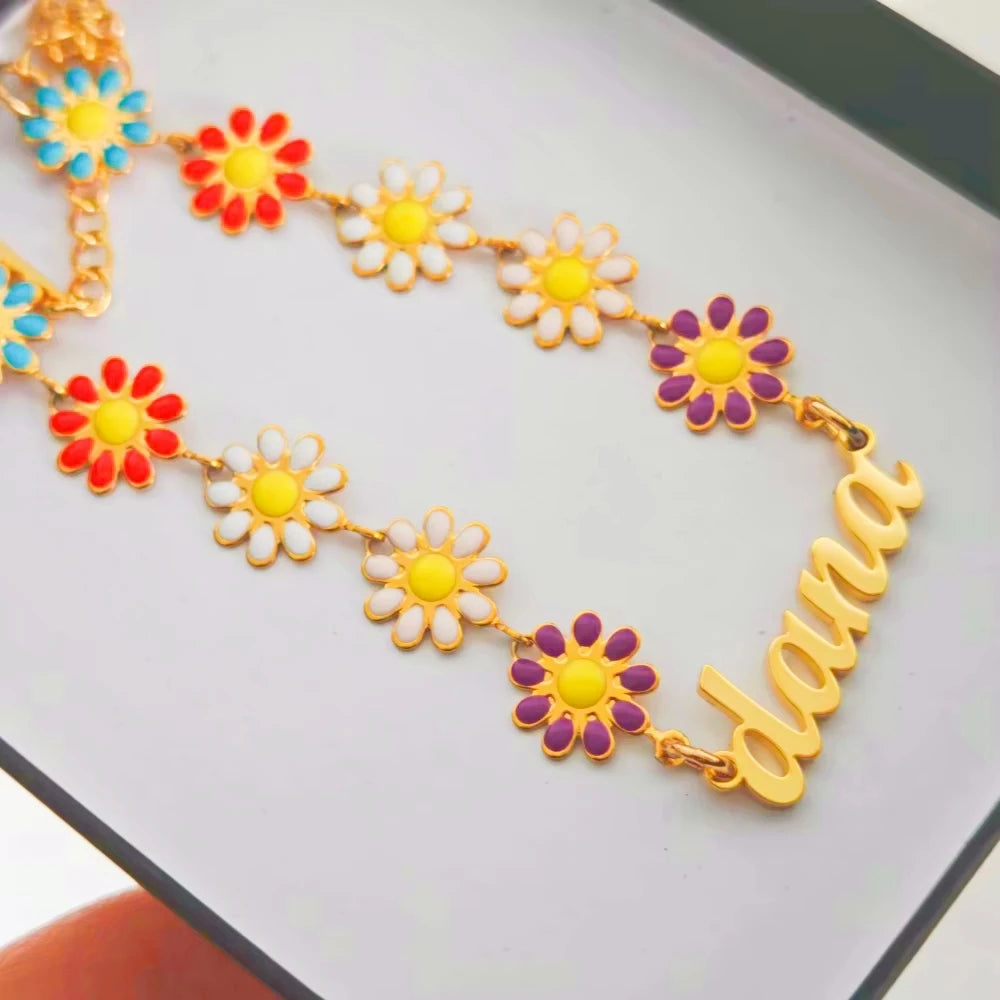 Qiuhan Stainless Steel Cute Gift for Girls Colorful Enamel Daisy Charm Personalized Letter Bracelet DIY Custom Name Bracelet