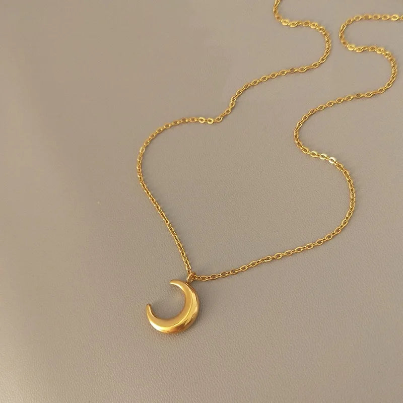Simple Jewelry 18K Gold Plated Moon Shape Choker Necklace Waterproof Stainless Steel Moon Shaped Necklace for Lady