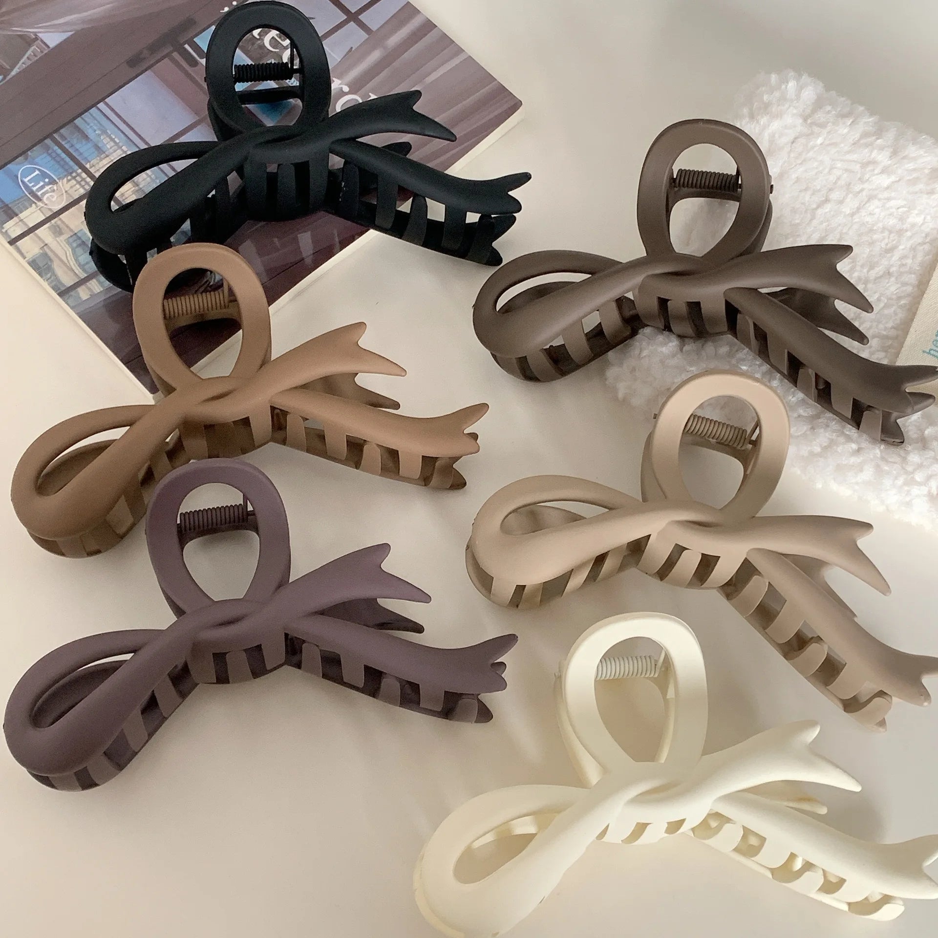 Bow Shape Plastic Matte Large Claw Clips High Quality Elegant for Thick Hair Wholesale Hair Clamps Claw Clip for Women