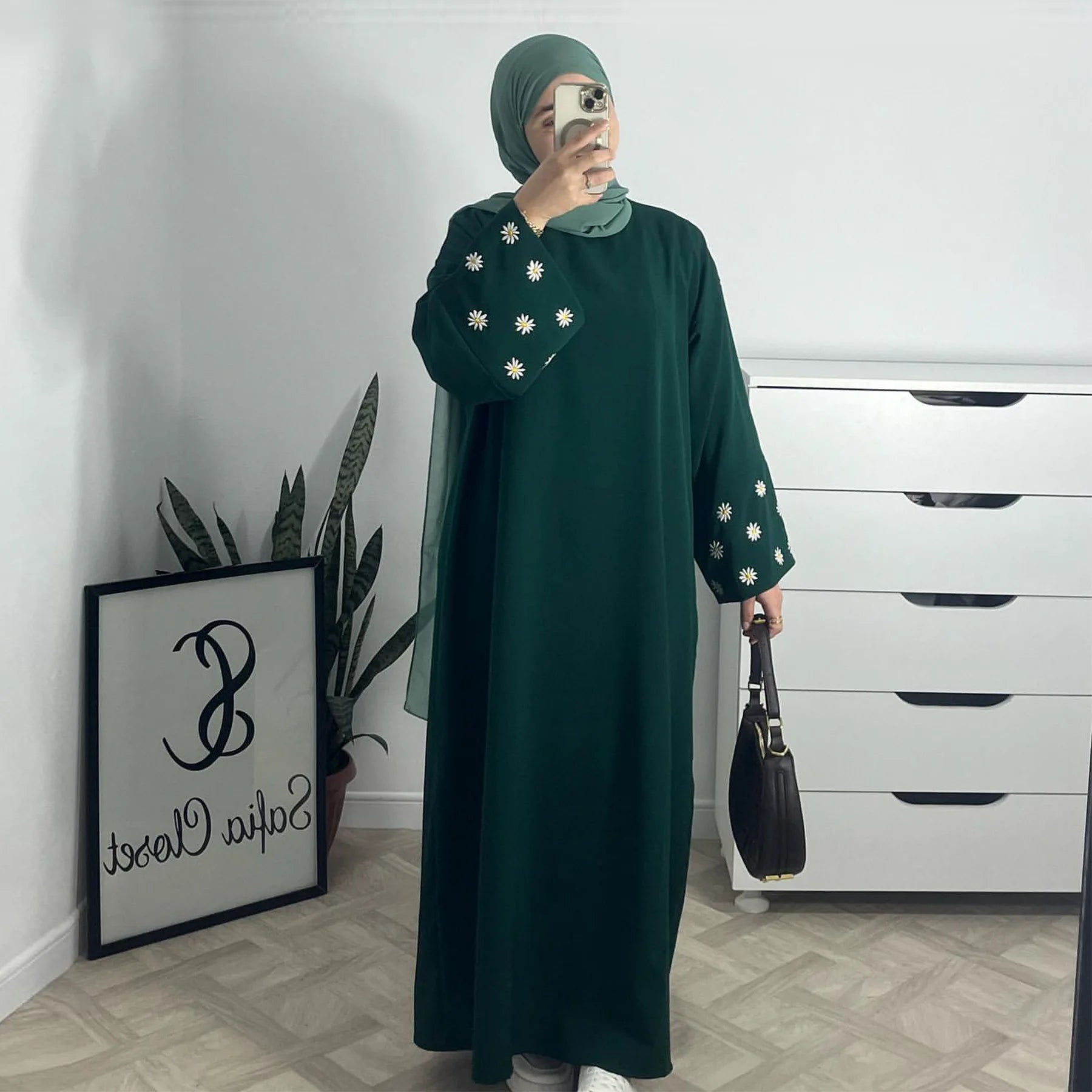 Traditional Muslim Clothing Long Sleeves Abaya Floor Length Turkish Abaya for Women Daisy-Embroidered Abaya Dubai 2025