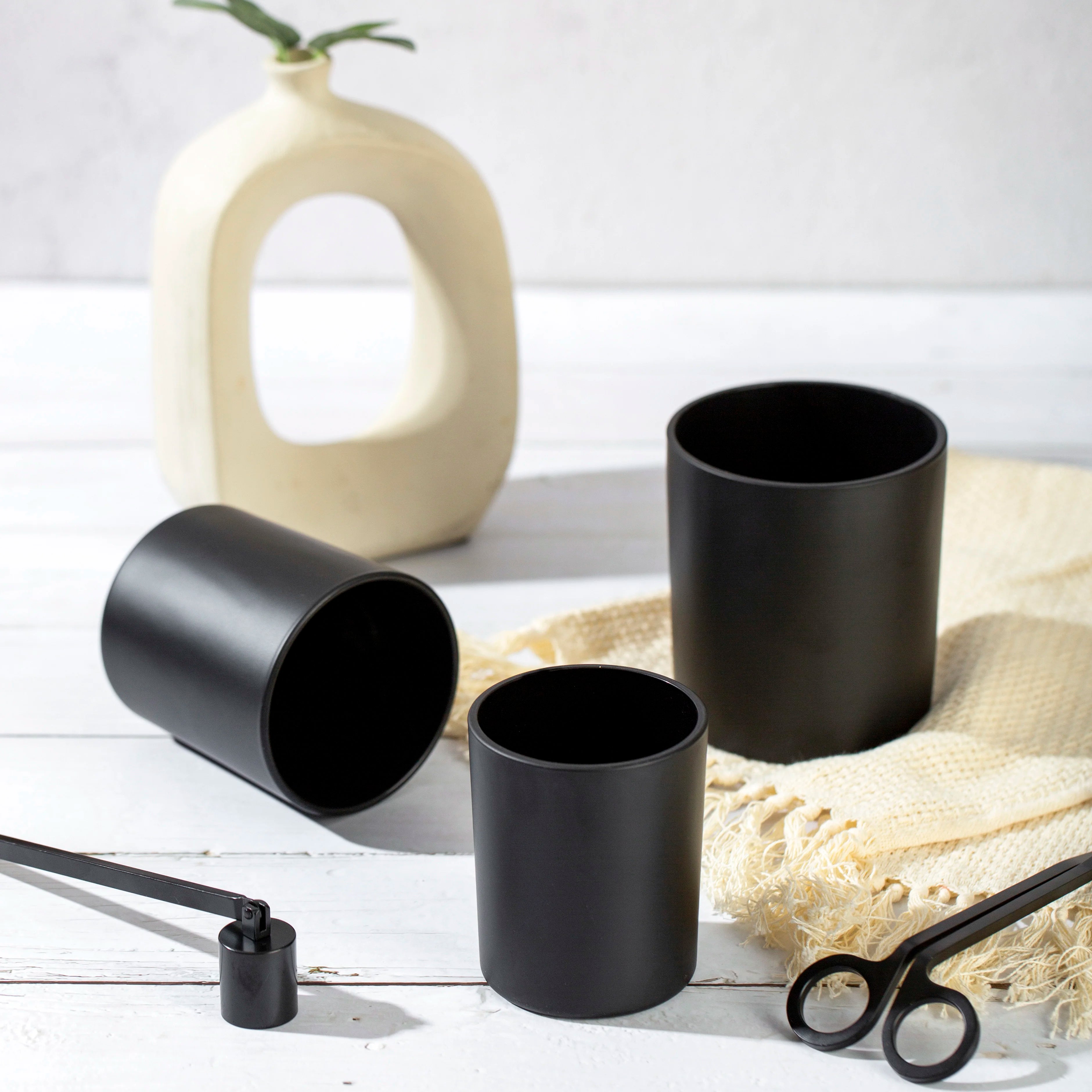 Luxury Black Glass Candle Holders with Wooden Lids and Jars for Making Candles for Weddings