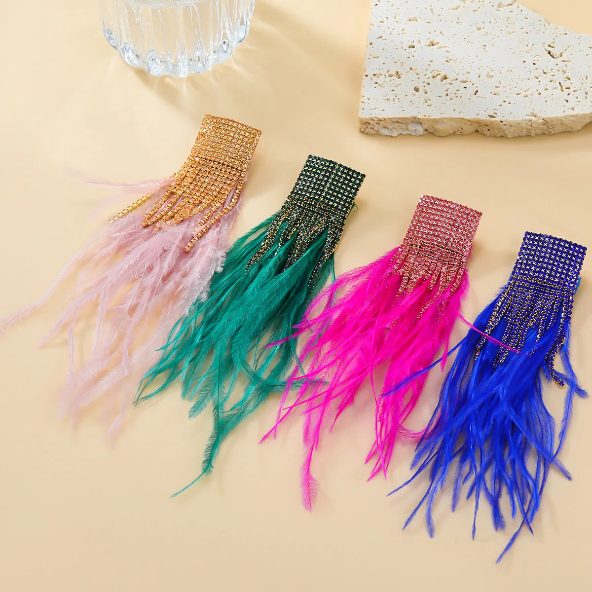 2024 New Arrival Fashion Jewelry Winter New Earrings Women's Alloy Diamond Long Rhinestone Gold Feather Tassel Earrings Bohemian