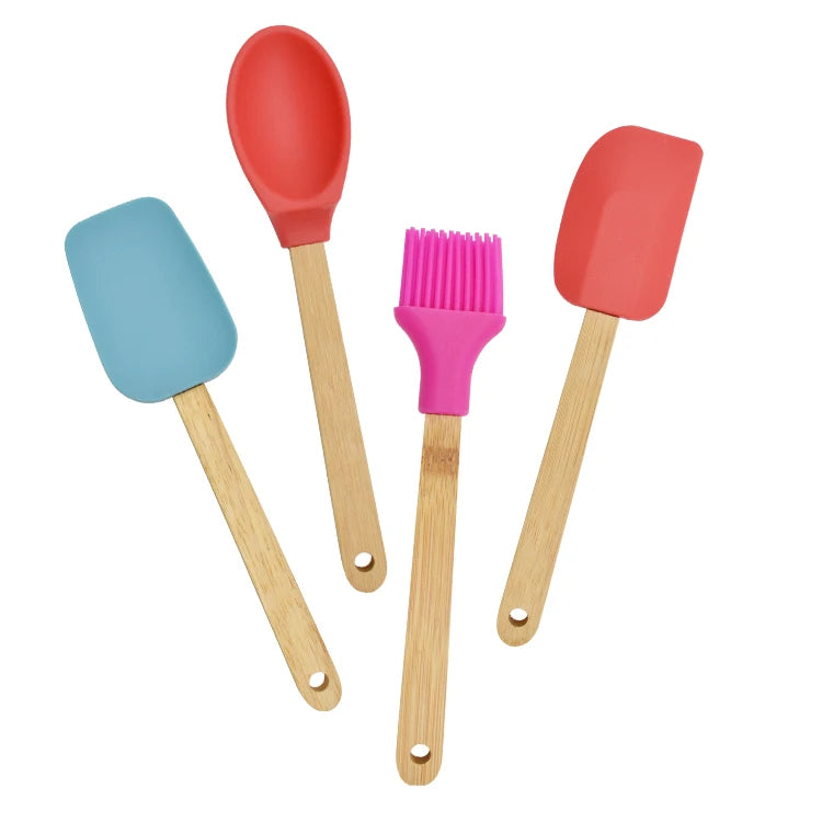Customized 4-Piece Silicone Scraper Set with Oak Handle for Cake Decorating New Baking Products for Home Kitchen Use