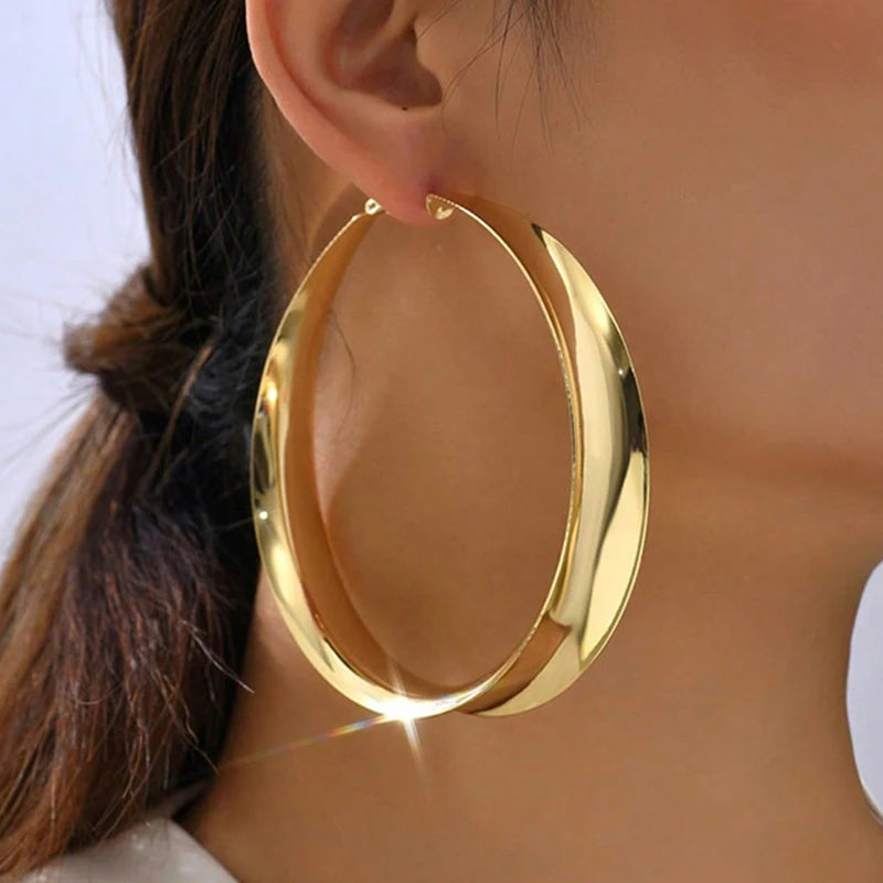 2023 New Arrival Fashion Jewelry Minimalist Personality Exaggeration Glossy Earring Metal Geometric Fashion Gold Hoop Earrings