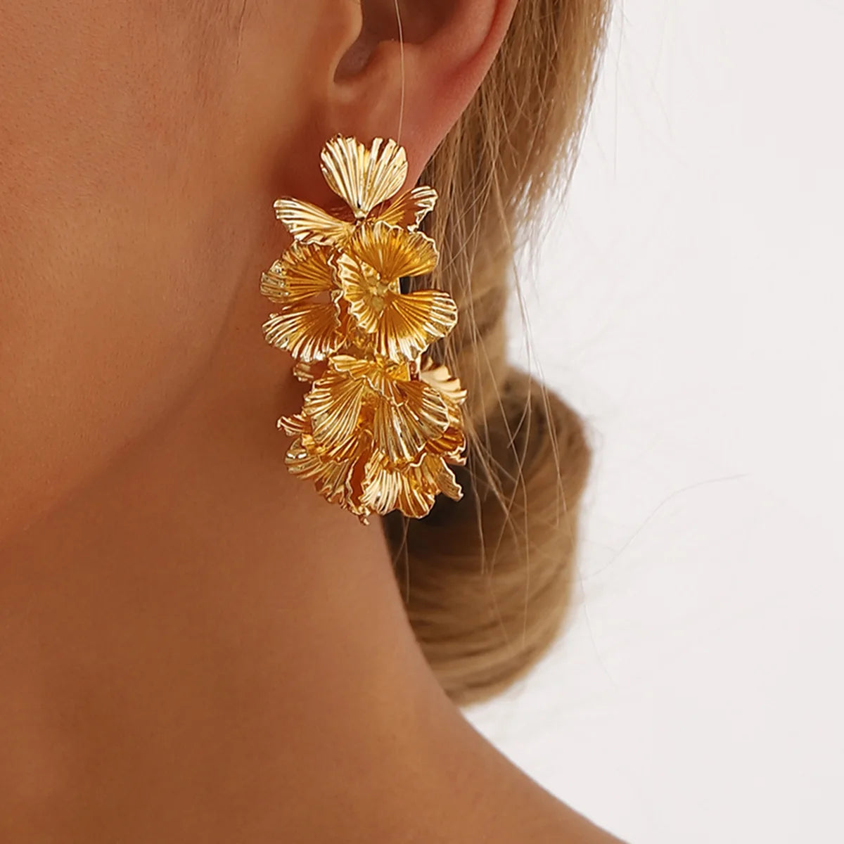 Exaggerated High-End Flower Earrings Light Luxury Retro Trendy Metal C-Shaped Hoop Earrings MegaBDM