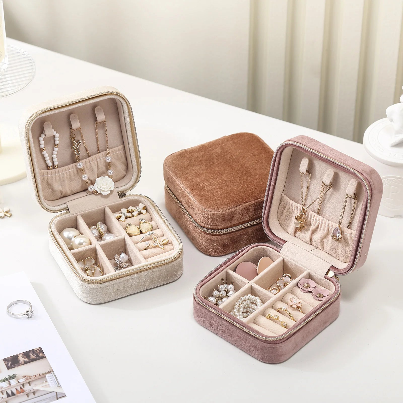 Wholesale Custom Logo Travel Square Plush Jewelry Velvet Box Organizer Suede Fabric Earring Necklace Jewellery Ring Gift Case