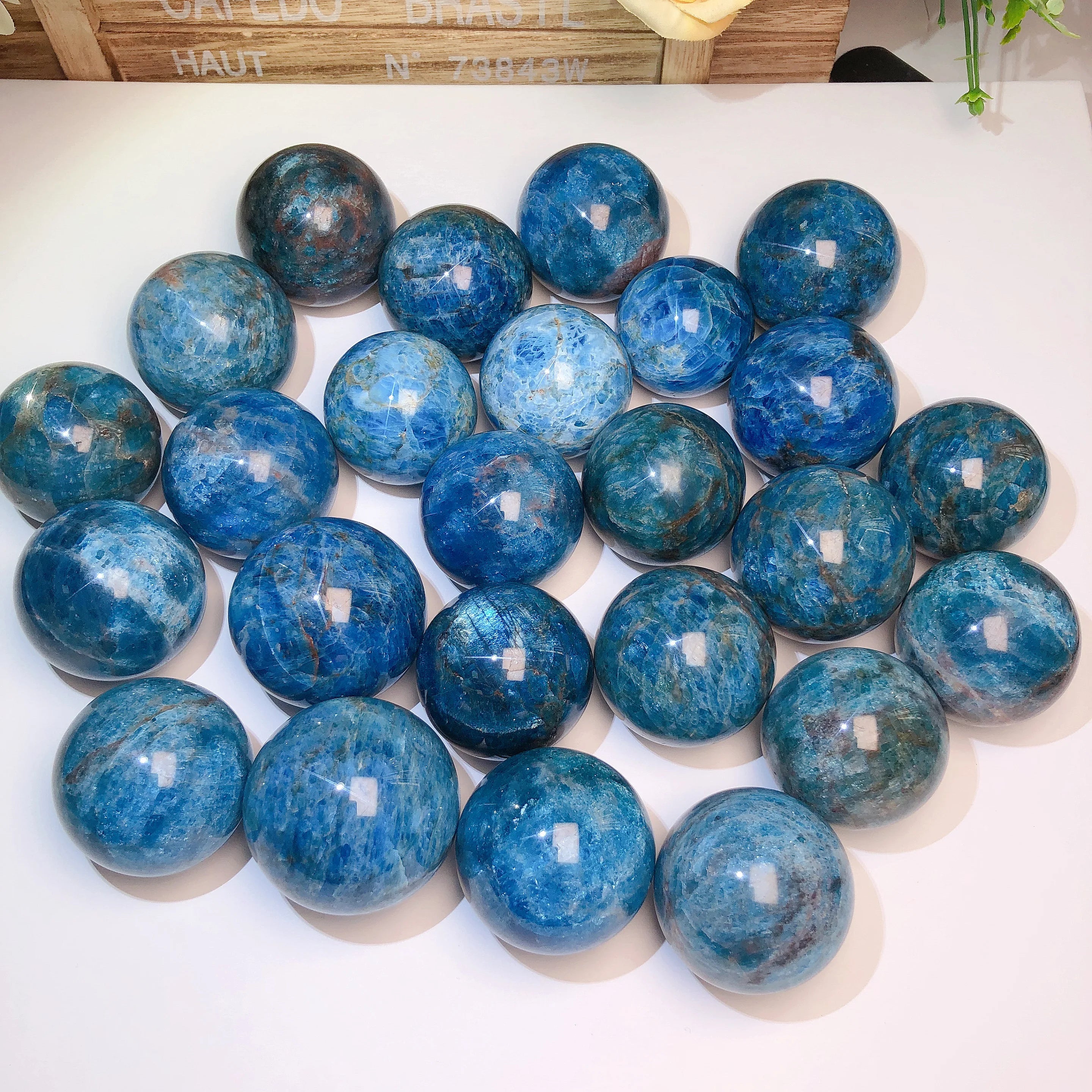 4 cm Wholesale Natural Polished Spiritual Crystal Balls Blue Apatite Spheres for Home Decoration