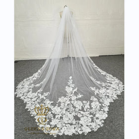 QUEENS GOWN Bridal Veil Delicate Fan Shape Flower Embroidery Lace Veil With Hair Comb Cathedral Length for Bride