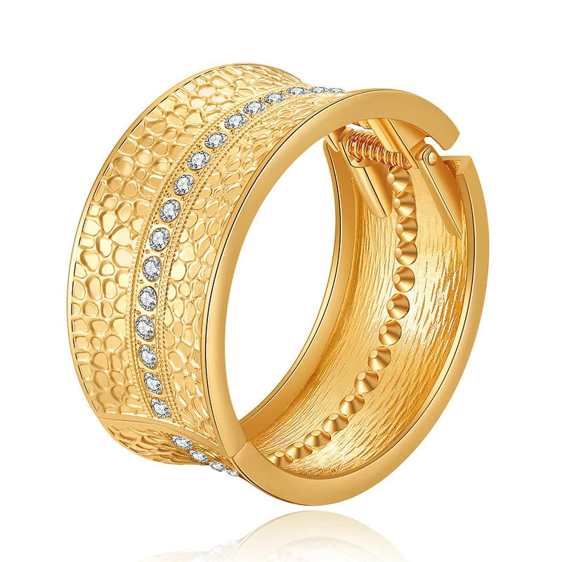 DHJ60613 Wholesale Fashion European and American Fashion Stone Pattern Style Luxury Artificial Diamond Charm Gold Plated Bangle