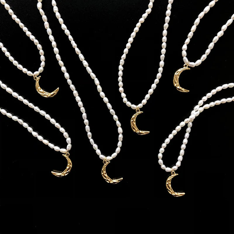 Elegant Jewelry Freshwater Pearl Necklace Vintage Baroque Pearl Bridal Jewelry Pearl Chain Necklace with Moon Pendant