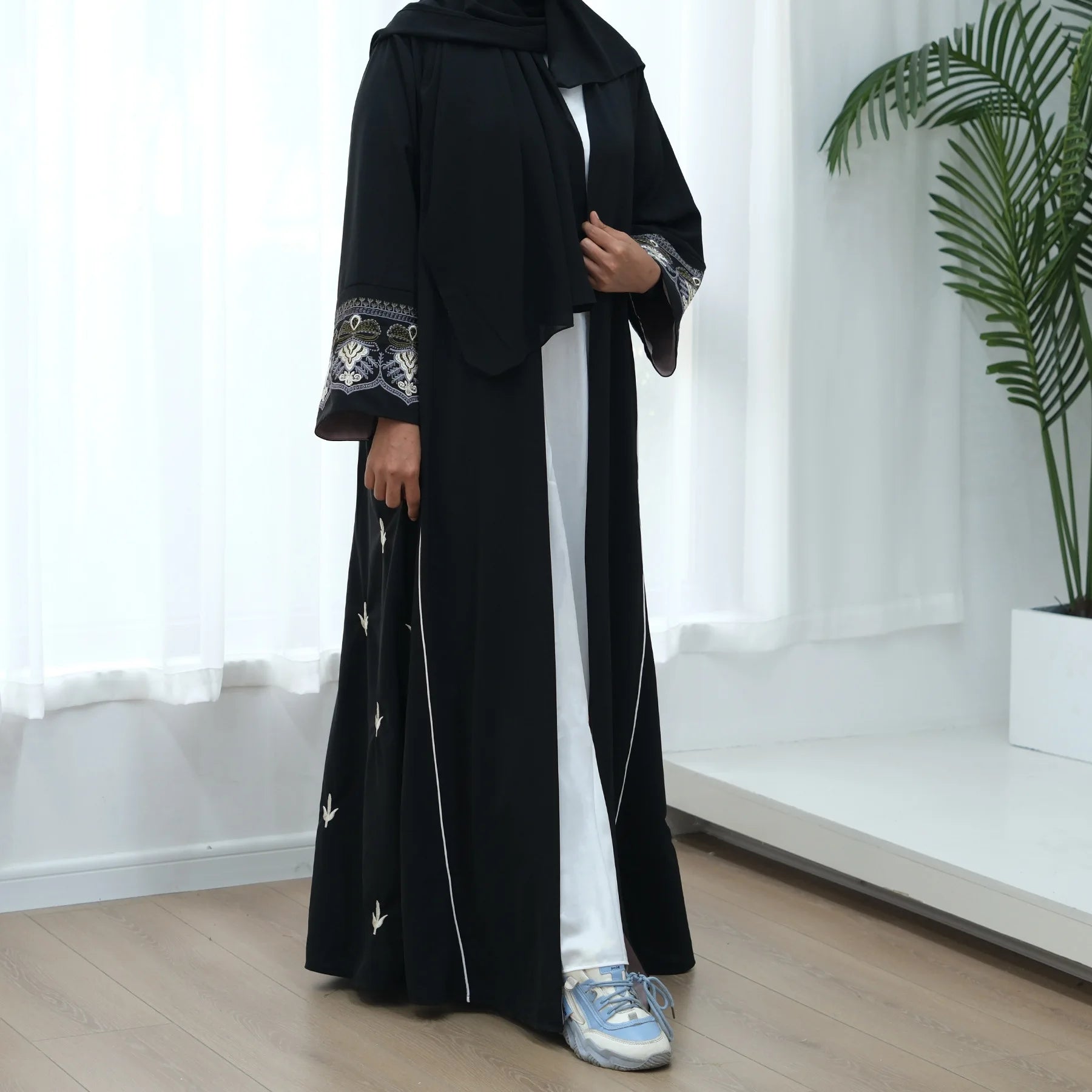 New Arrive Luxurious Dubai Abaya Long-sleeved Embroidery Black Kimono Front Open Abaya