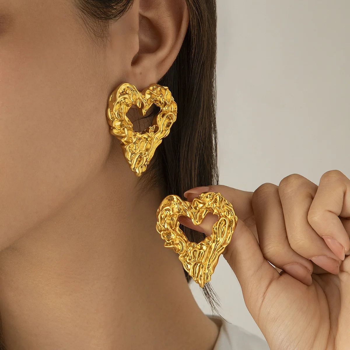 Exquisite Metal Hollow Love Heart Stud Earrings for Women 2024 Trend Goth Piercing Earrings Jewelry Accessories Gift(ES098)