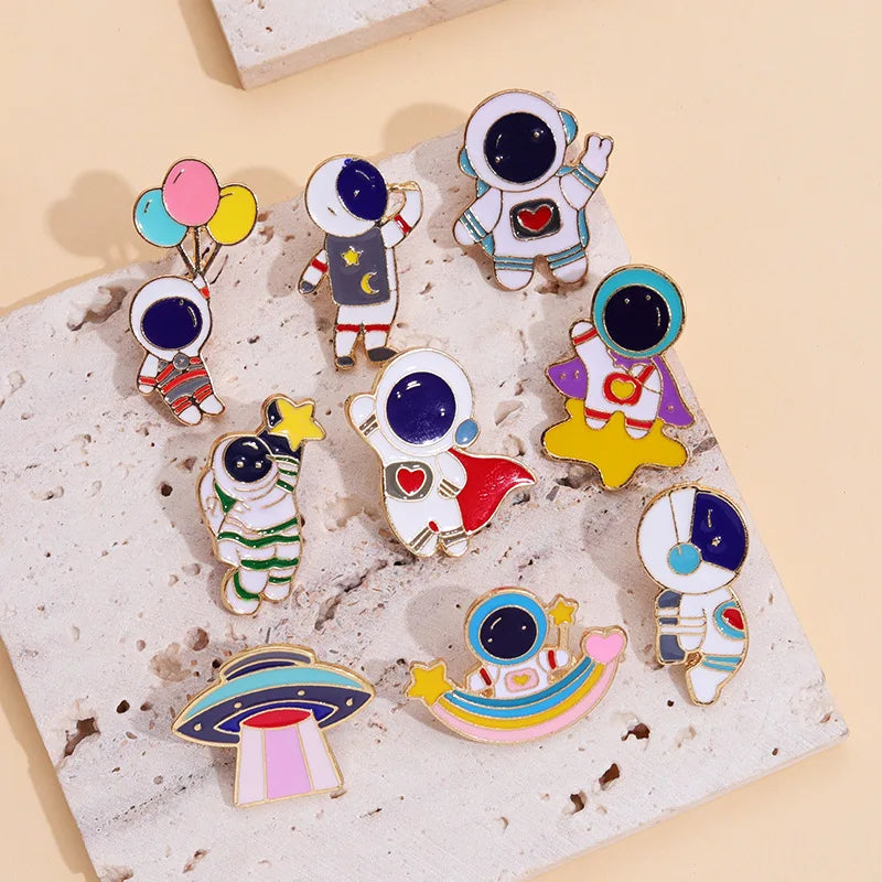 Factory Cute Metal Wholesale Astronaut Brooch Clothing Backpack Hats Bags Enamel Lapel Pin