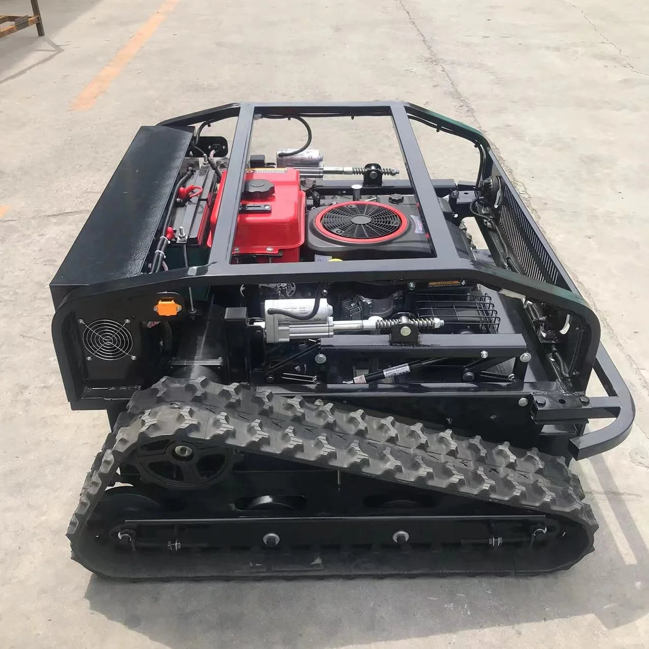 China Self-propelled  CE Approve Grass Cutting Machine Crawler Brush Cutter for Agriculture Electric Remote Control