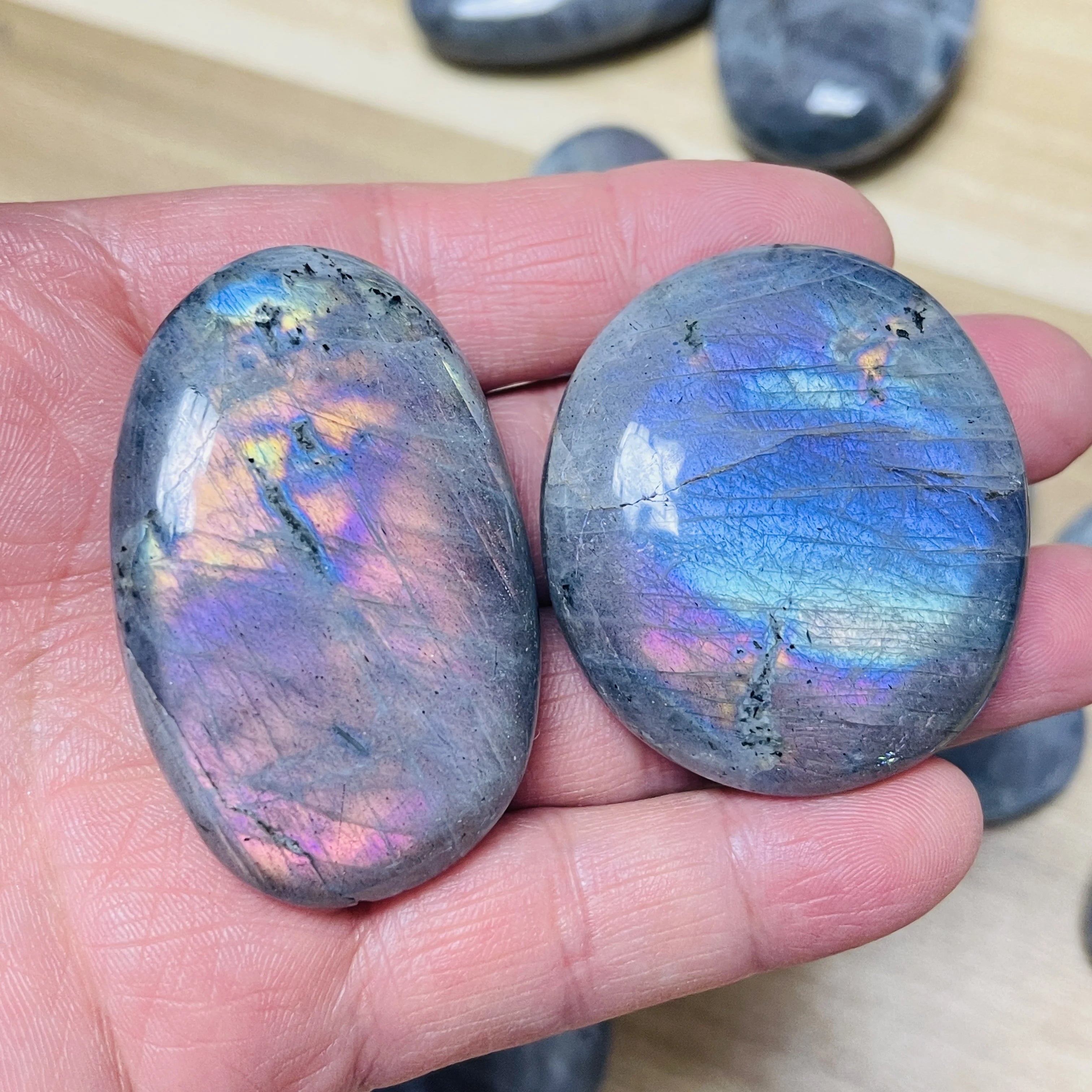 Wholesale Natural Crystal Polished Labradorite Freeform Purple Labradorite Palm Stone