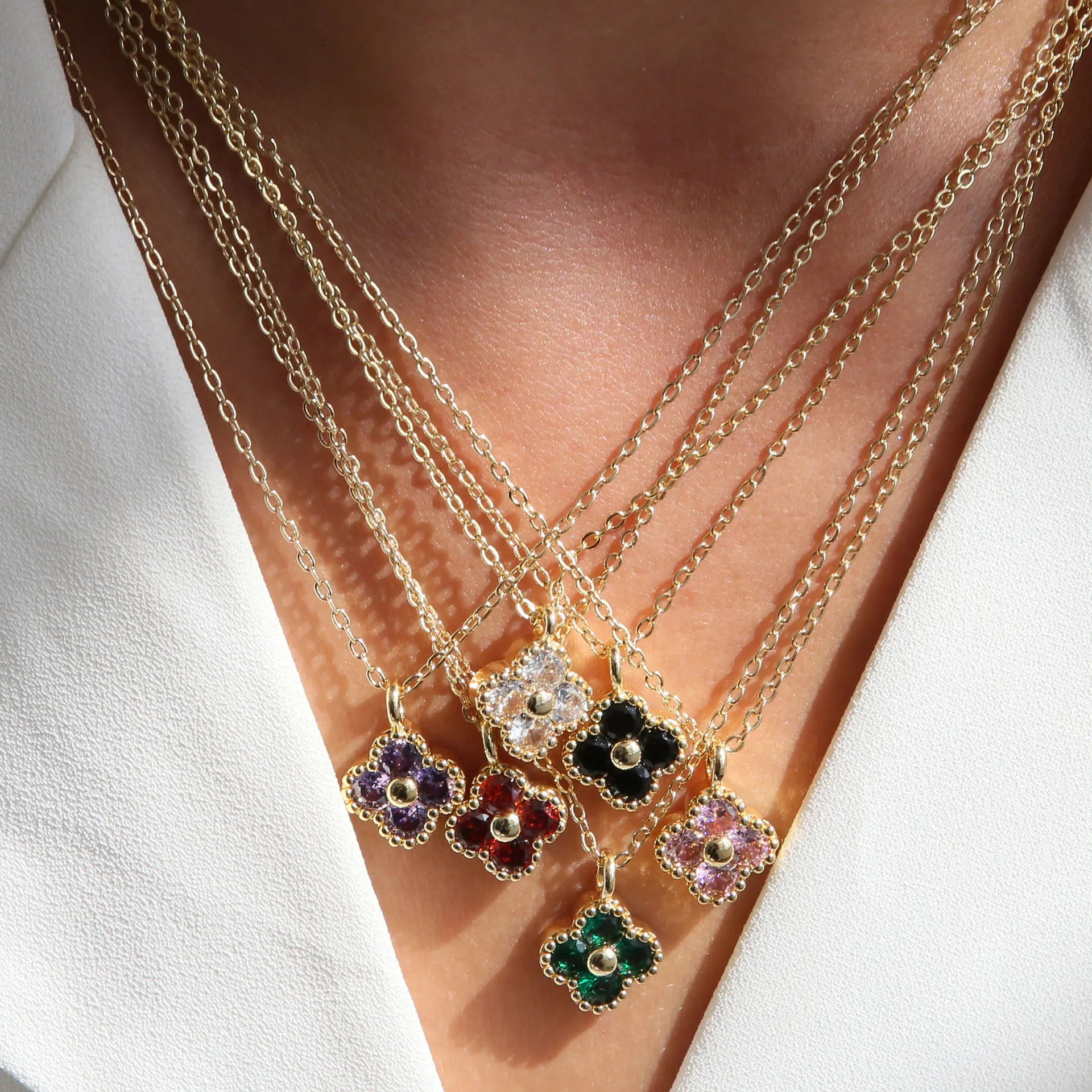 MECYLIFE Light Luxury Brass Inlaid Colorful Diamonds Four-Leaf Clover Necklace Flower Pendant Necklace Fashion Jewelry Necklaces