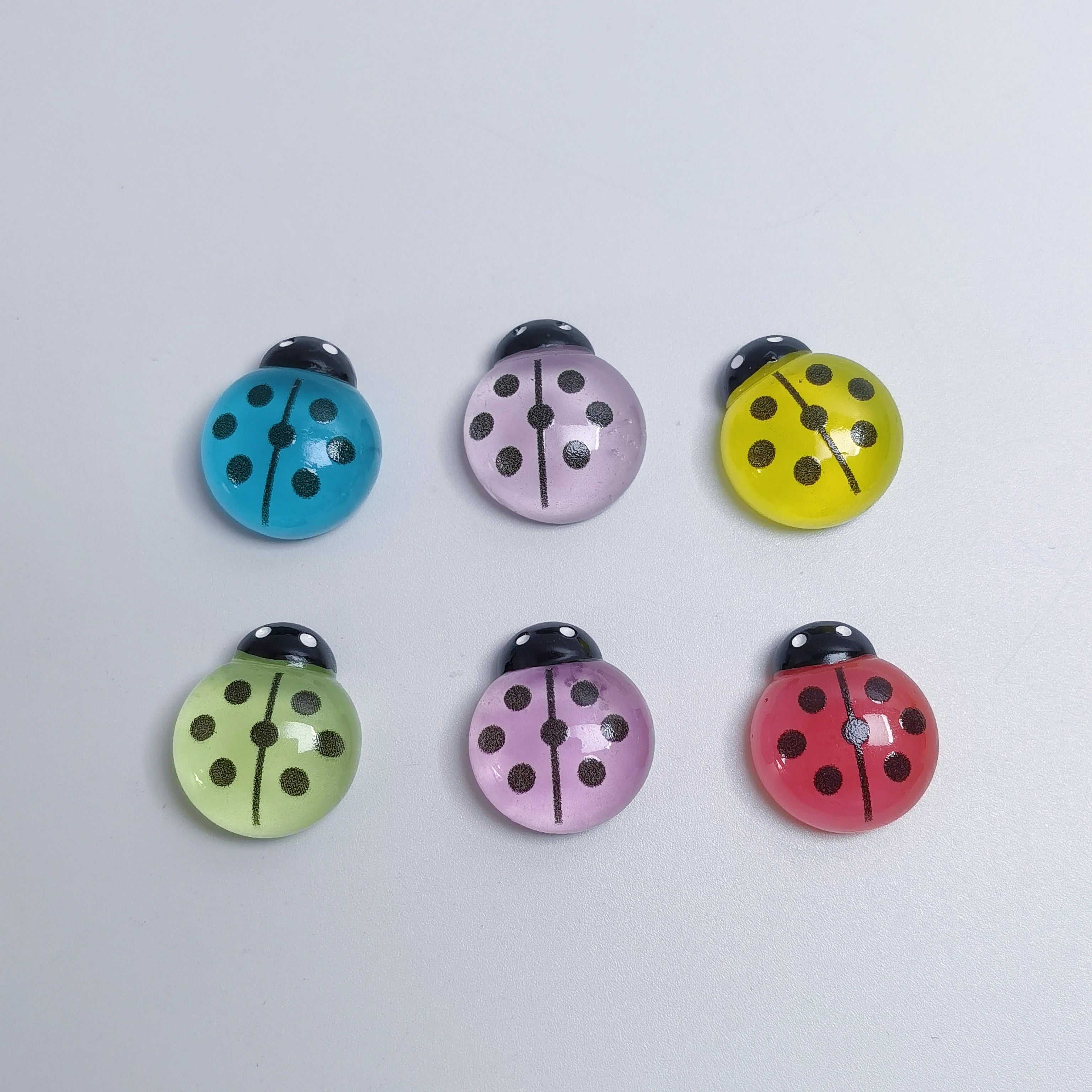 100pcs Luminous Ladybug Flatback Cabochons for Refrigerator Magnets Home Decor Creative Stickers Fairy Garden Miniatures Decor
