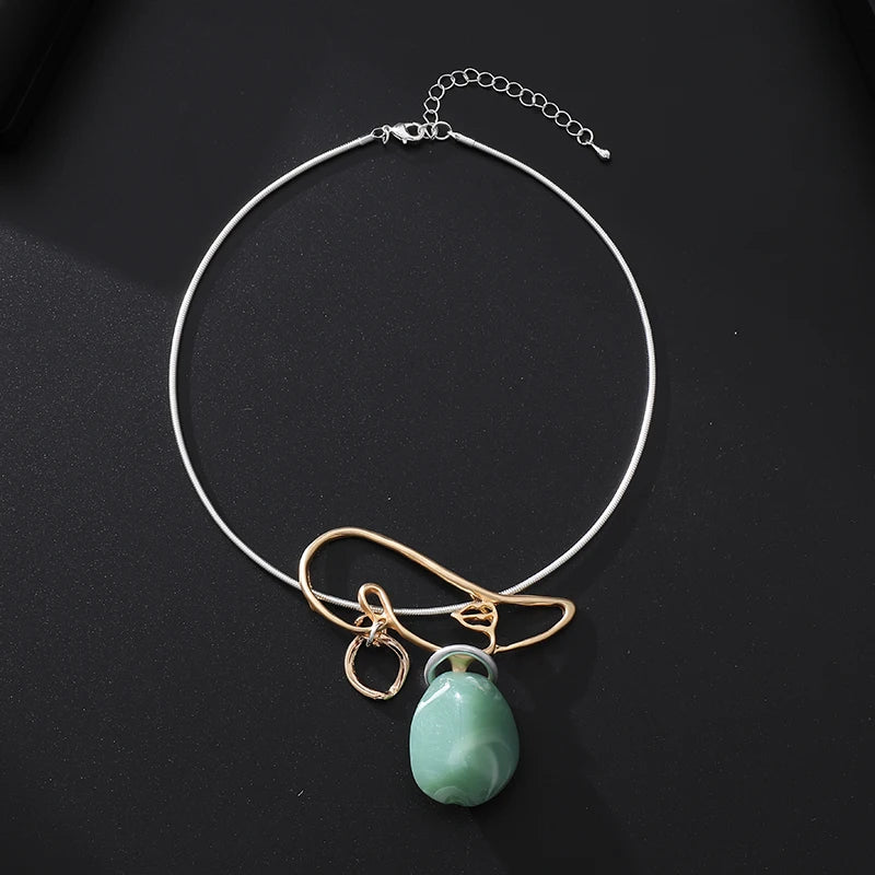 TongLing European Vintage Exaggerated Choker Necklace Female Unique Resin Choker Necklace for Party Anniversary