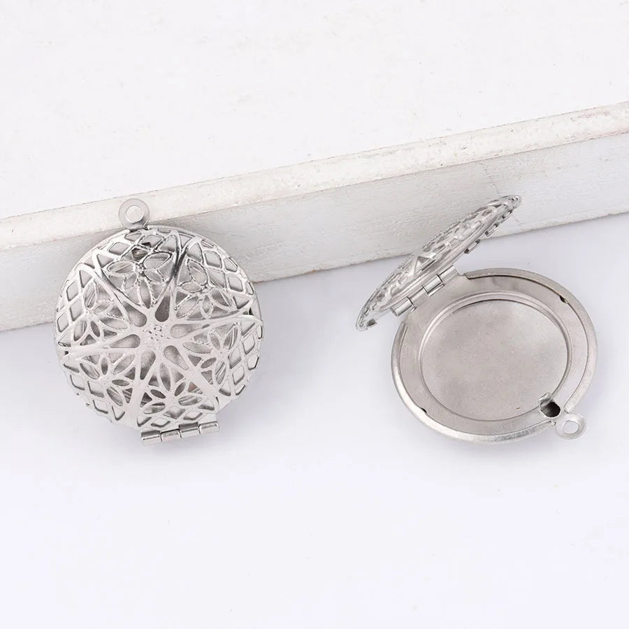 In Stock Silver Heart Aroma Locket Hollow Pendant Essential Oil Diffuser Locket Stainless Steel Charm Necklace Jewelry Making