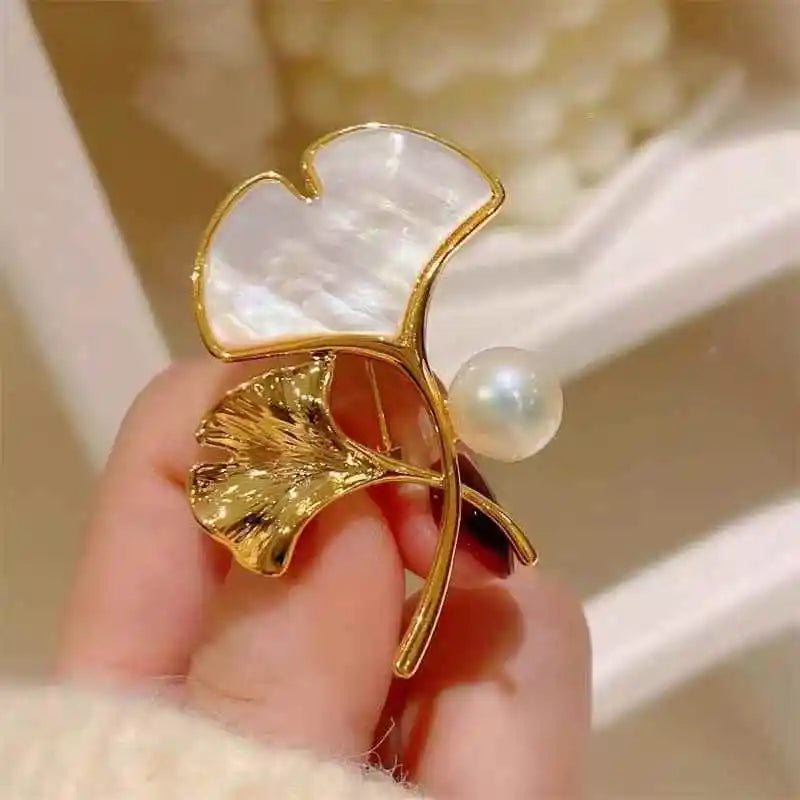 High-End Luxury Ginkgo Leaf Design Brooch Inlaid with 7-8mm Freshwater Beads and Natural Seawater Mother Shell for Weddings