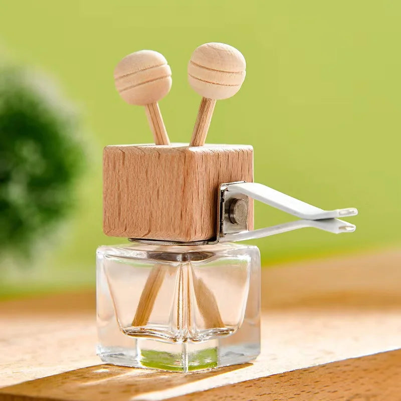 Customized Luxury Car Perfume Bottle 5ml 10ml Capacity with Wooden Cap and Suspension Breather Available for Refill
