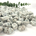 Factory Price High Quality Polished Quartz Crystal Kiwi Jasper Chips for Decoration