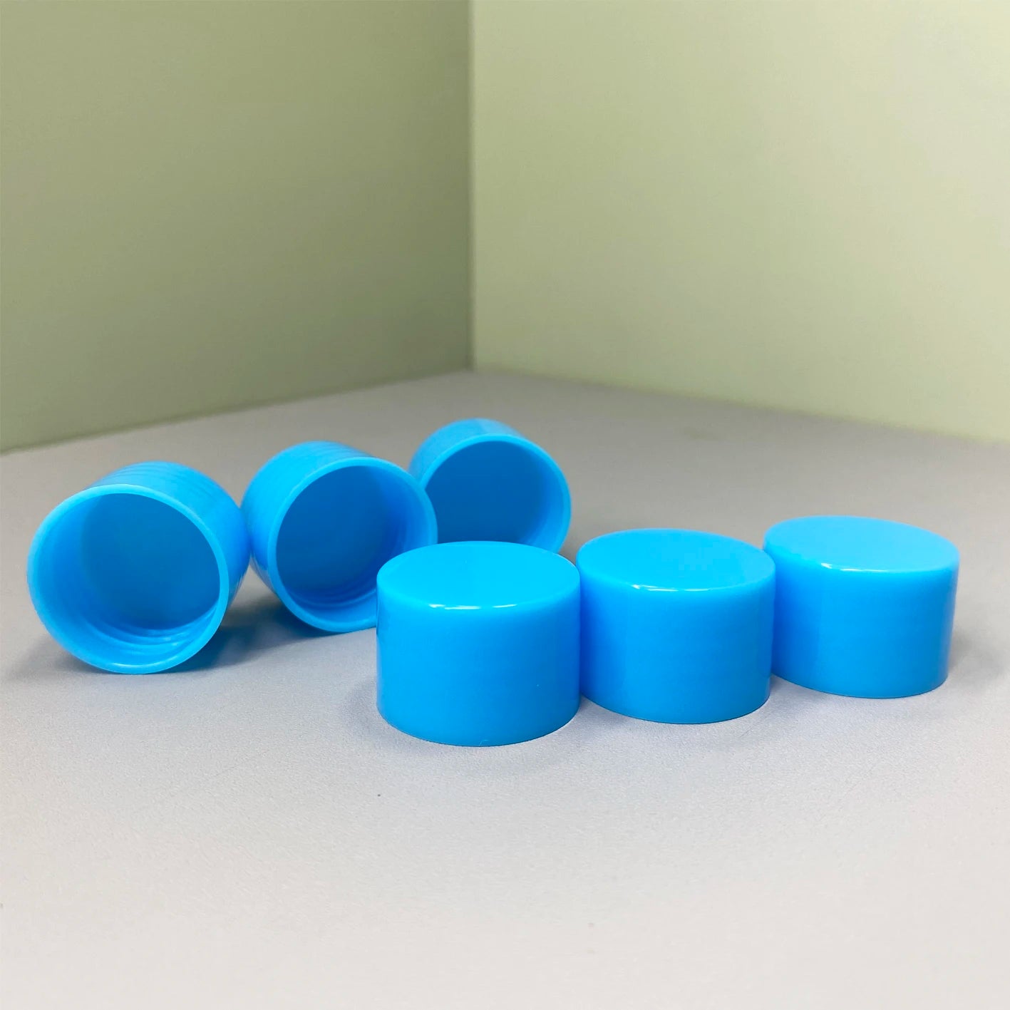 24/410 Plastic Smooth Screw Cap 24mm Thickened Dome Shape Cap for Medicine Bottle and Liquid Drink Bottles