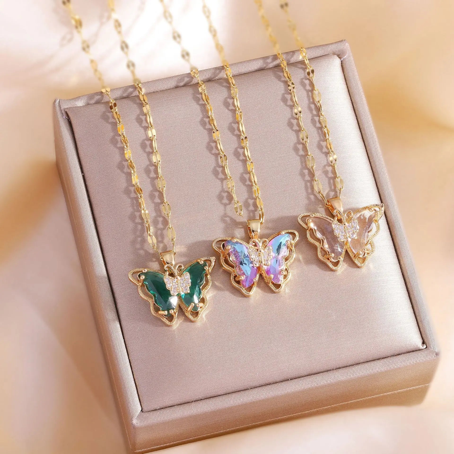 AA016594 Delicate Crystal Butterfly Necklace Lip Chain Bow Gold Plated Women Girl Choker Party Necklaces Jewelry
