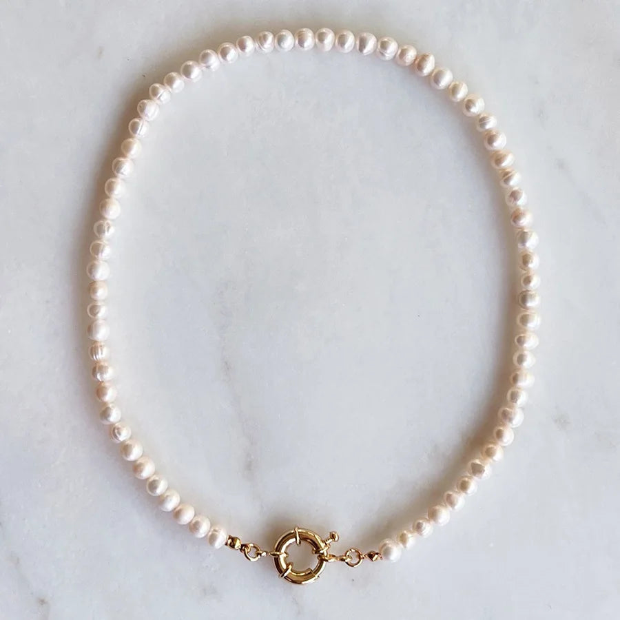 Simple Design Natural White Freshwater Pearls Choker Necklace for Women
