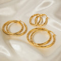 Wholesale Punk Style 18K Gold Plated Stainless Steel Hoop Earrings Big Size Waterproof Twist Huggie with Classic Elegant Pearls
