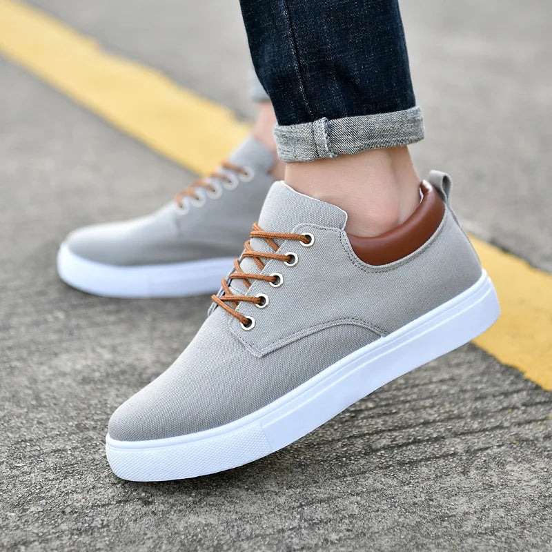 Factory Wholesale Men Flat Shoes New Style 46 47size Canvas Shoes 2026