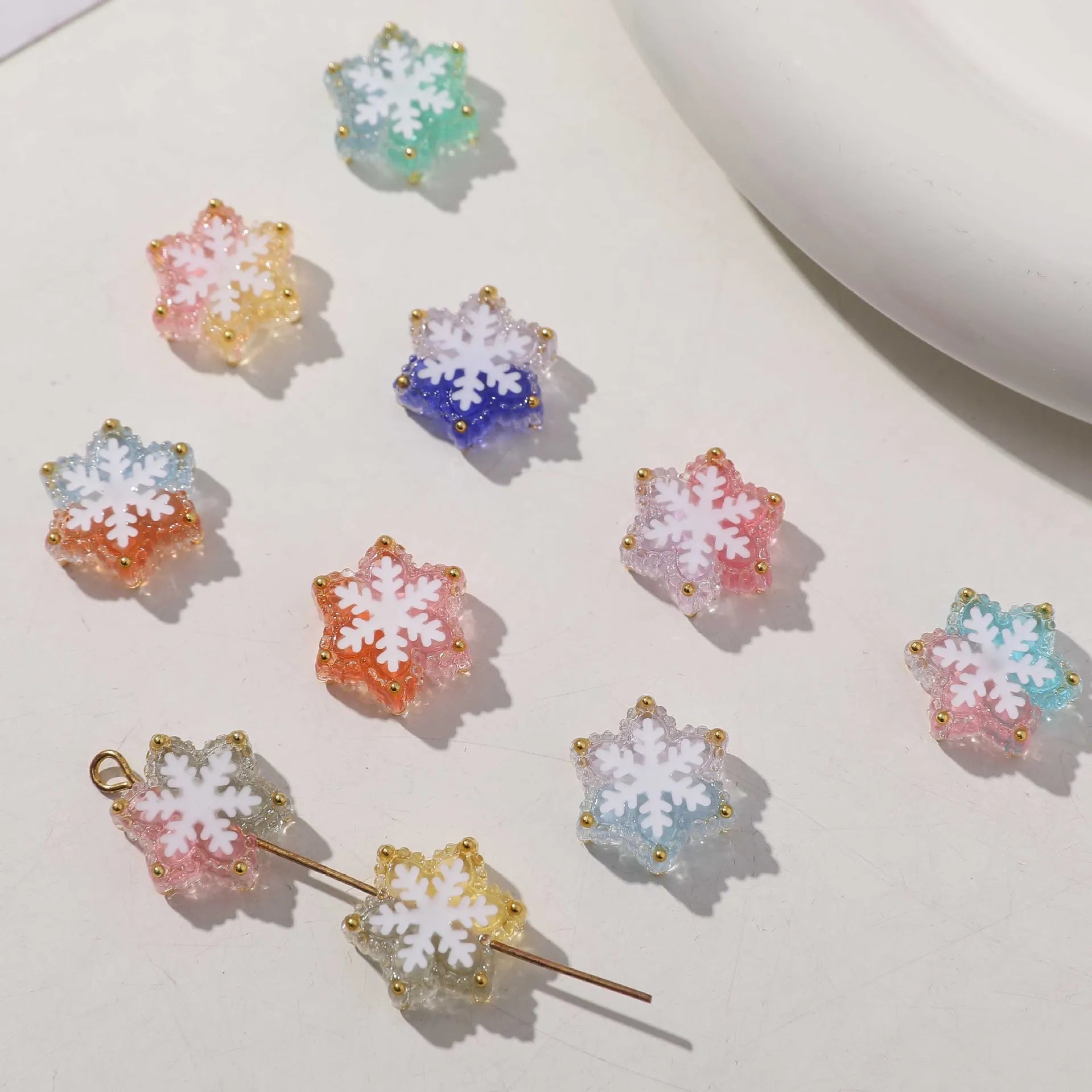 Christmas 13*15mm Colorful Snowflakes Beaded Charm Resin Beads for Necklace Bracelet Earring Jewelry Accessories