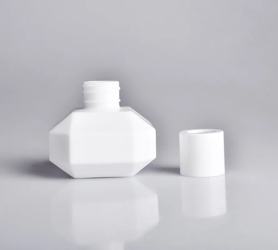 Luxury 100ml Pure White Glass for Reed Diffuser Bottles Crown Cap Sealed for Bedroom Decorative Fragrance and Perfume
