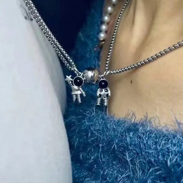 2Pcs/Set Magnetic Couple Necklace Spaceman Astronaut Matching Necklaces for Best Friends Magnet Clasp Valentine's Day Gift