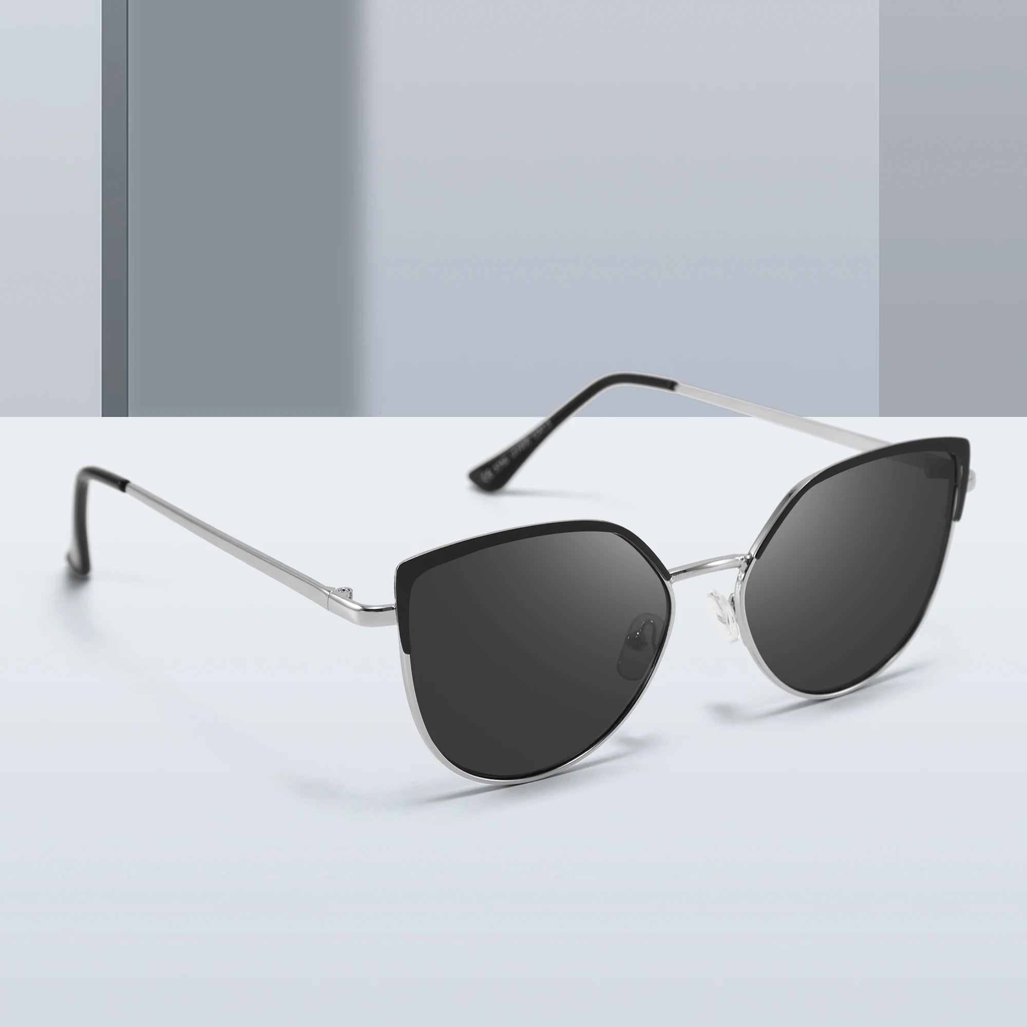 2024 New Design Metal Women Sunglasses Fashion Cat Eye UV400 Eyewear for Outdoor Trendy Colorful Sunglasses