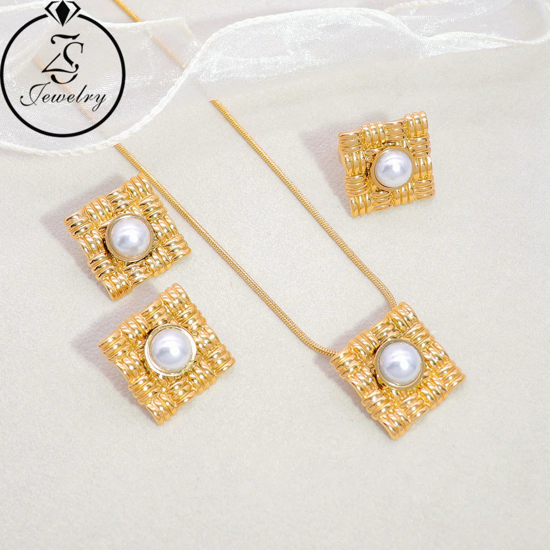 Factory Price Pearl Stone Jewelry Girl Eye Shaped Gold Plated Stainless Steel Element Women Design Earring Set