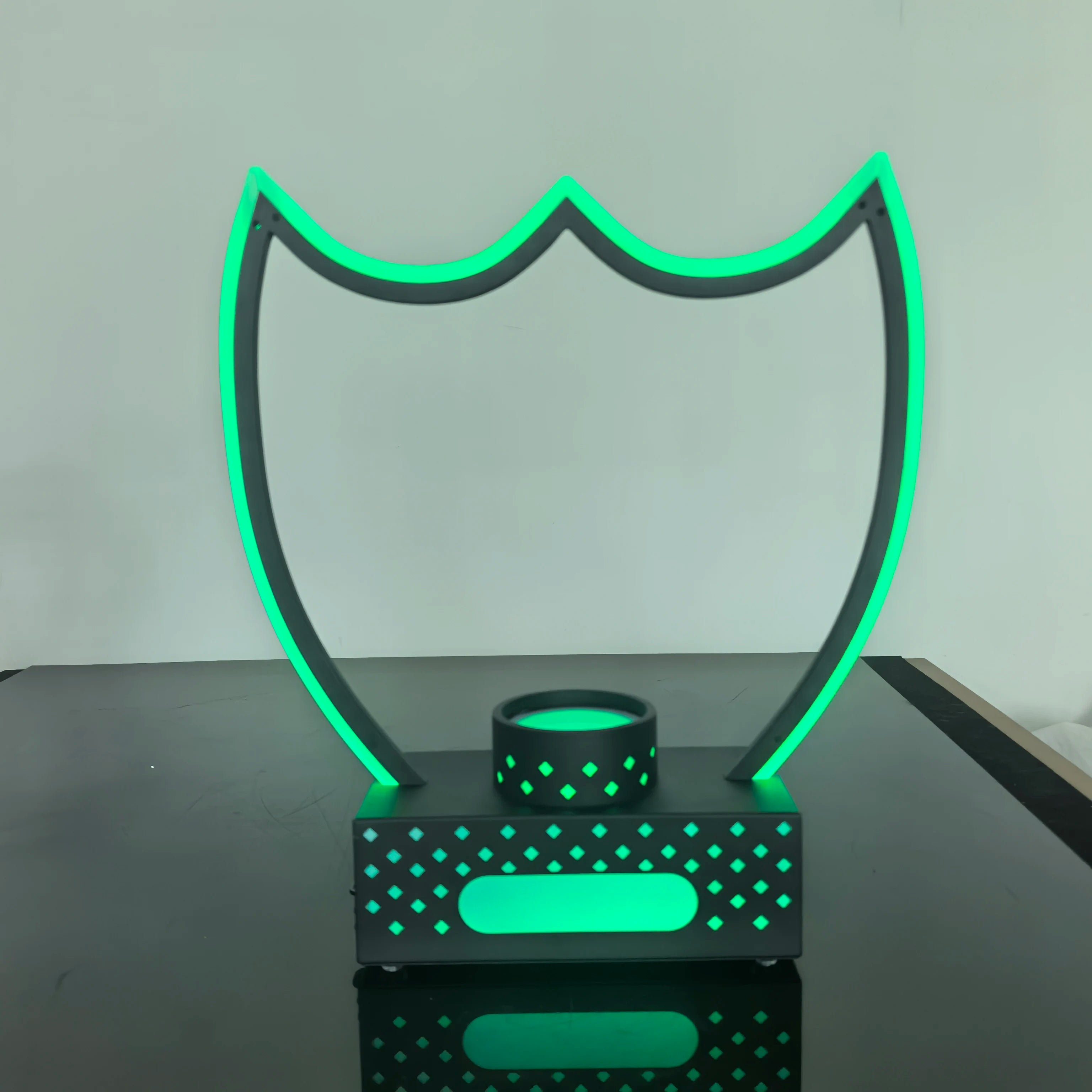 Wholesale Customization Led Light Acrylic Display Racks Spade Led Bottle Presenter for Nightclub Party