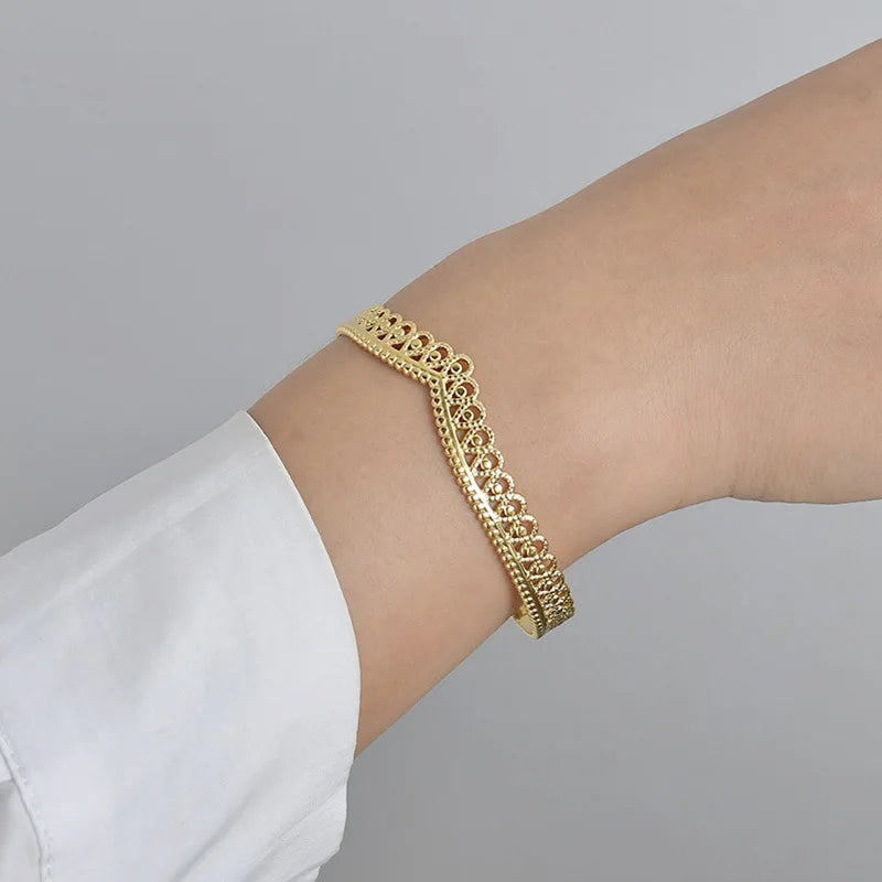 Europe United States Contracted Light Luxury Stainless Steel 14K Gold Hollow Heart Pattern C Shape Bracelet