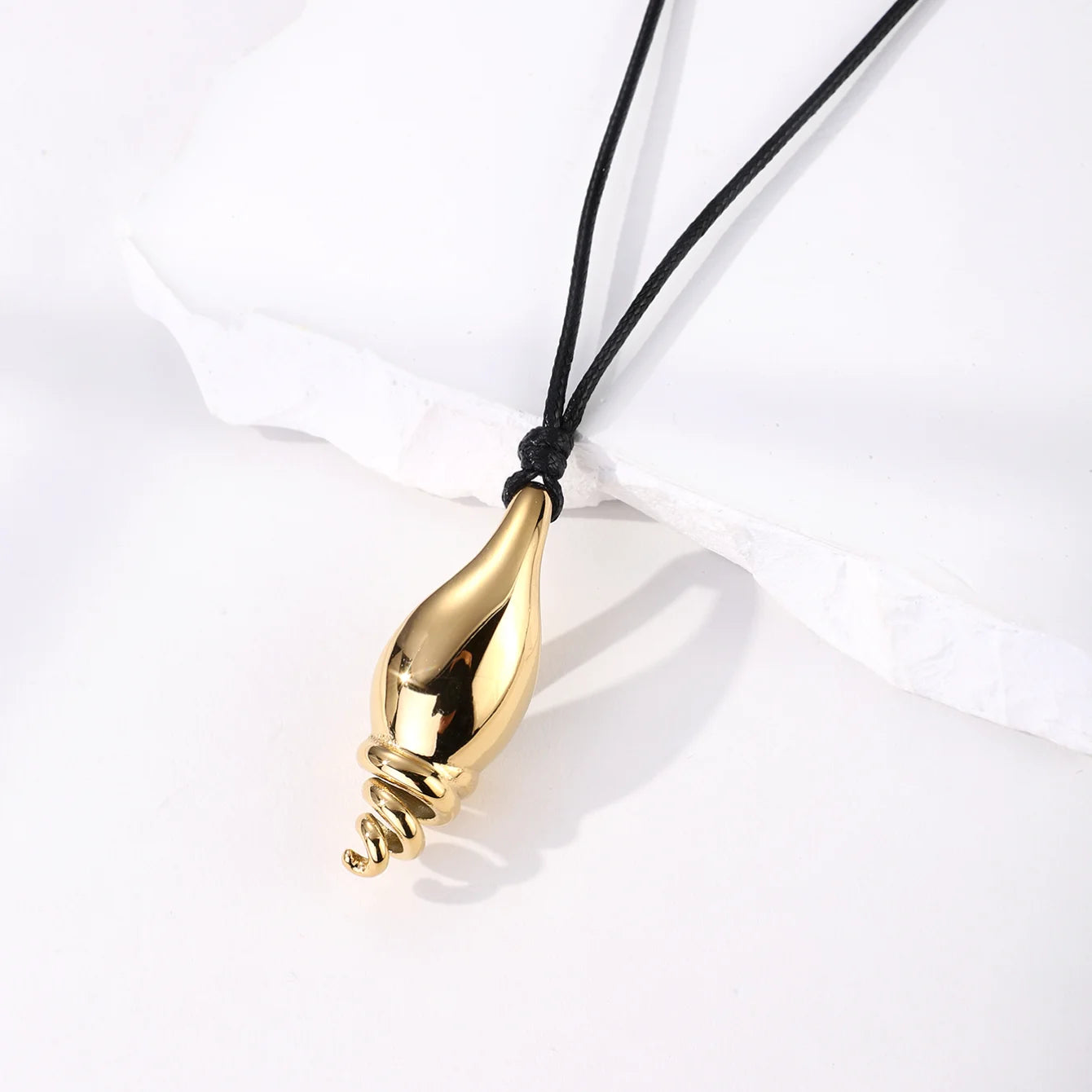 18k Gold Plated Stainless Steel Water Resistant Tarnish Proof Gold Plated Conch Leather Necklace