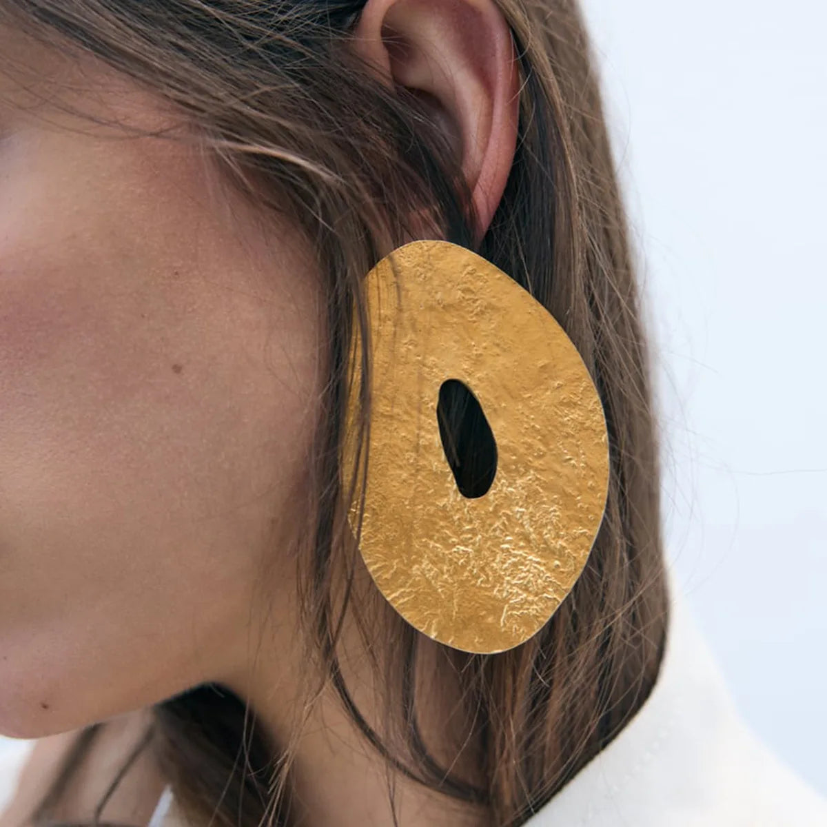 Fashion Jewelry Exaggerate Earrings for Women Irregular Metal Earrings Wholesale Large Oval Hollow Stud Earrings (KER794)
